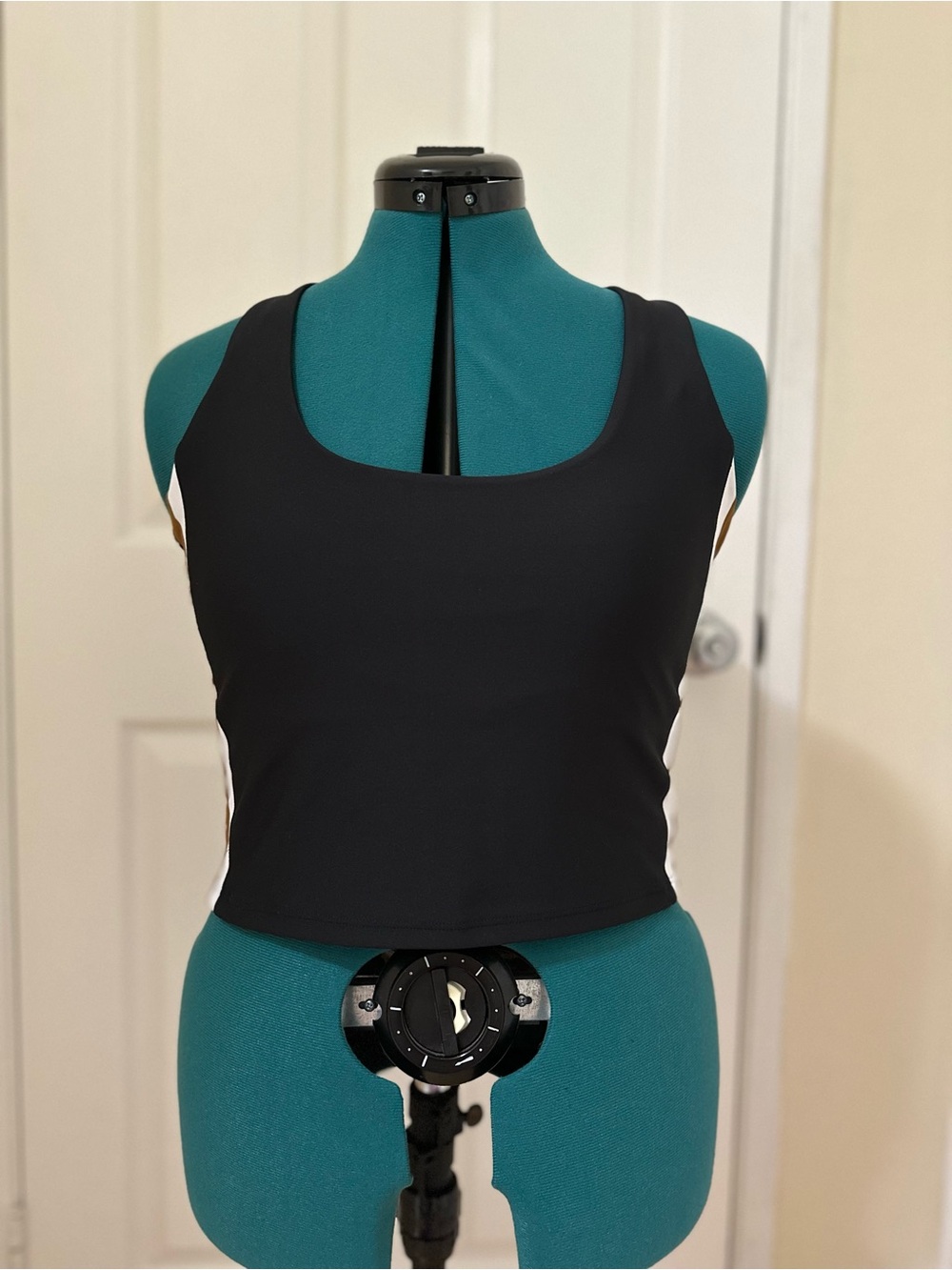 Sage Collective Square Neck Racer Stripe Cropped Active Bra Tank L EUC $38 MSRP